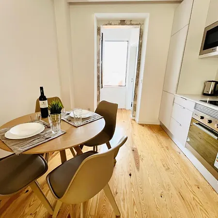 Апартаменты The Sarmento House - No 2d - Historical Two-bedroom Лиссабон