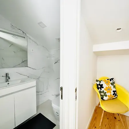 The Sarmento House - No 2d - Historical Two-bedroom *