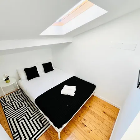 The Sarmento House - No 2d - Historical Two-bedroom 아파트 리스본