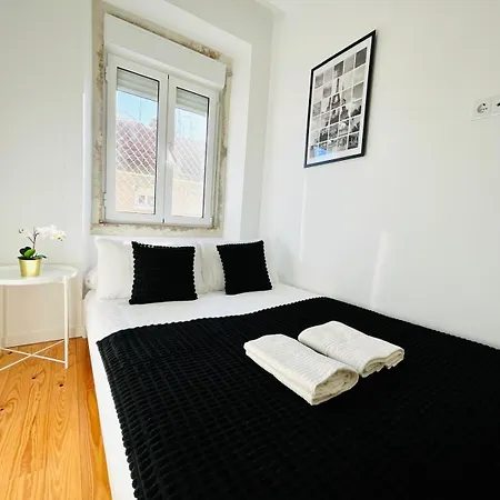 The Sarmento House - No 2d - Historical Two-bedroom